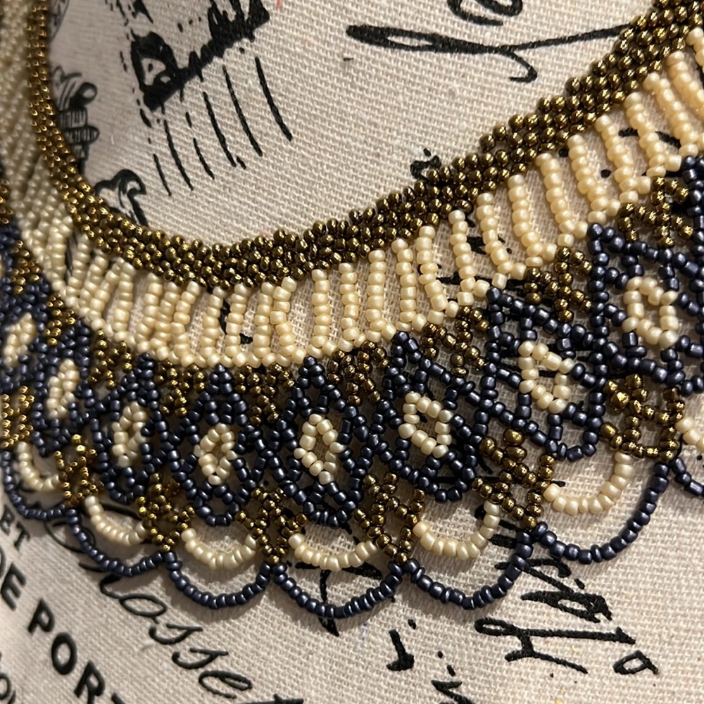 Authentic Stylish Ecuadorian beaded necklace - Picture 3 of 3